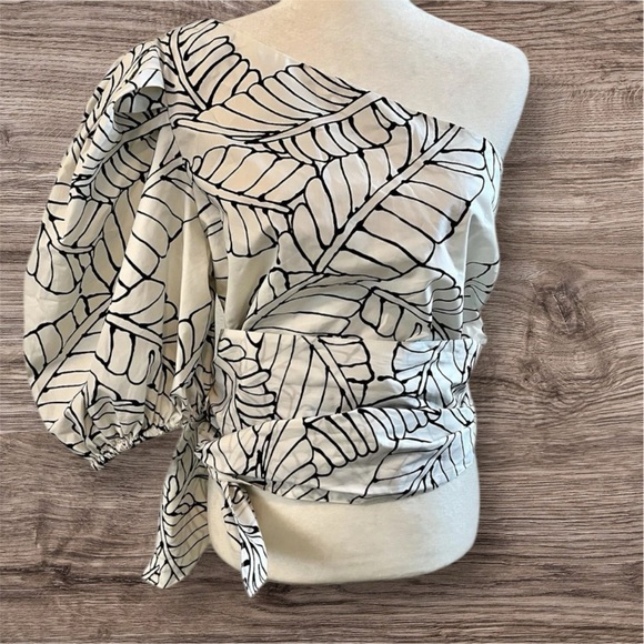 Fe Noel Black and White Patterned Garment - Picture 1 of 6